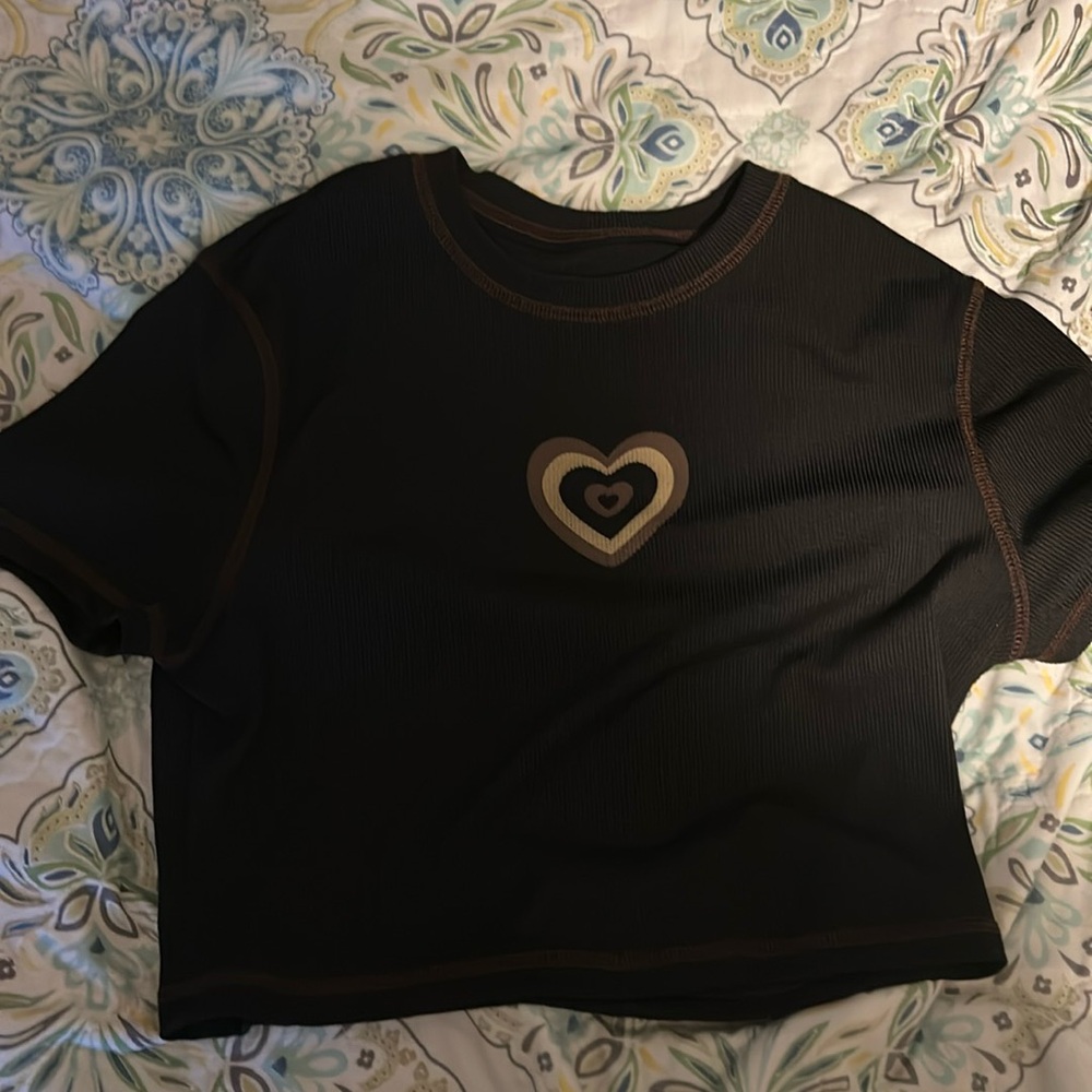 black heart crop top
